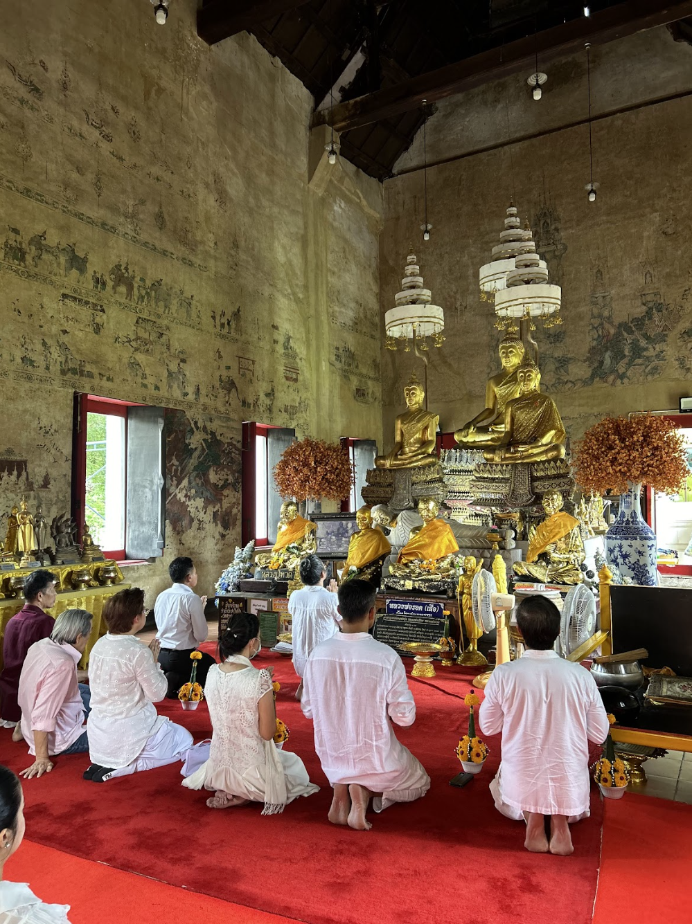 นําไหว้สักการะบูชา